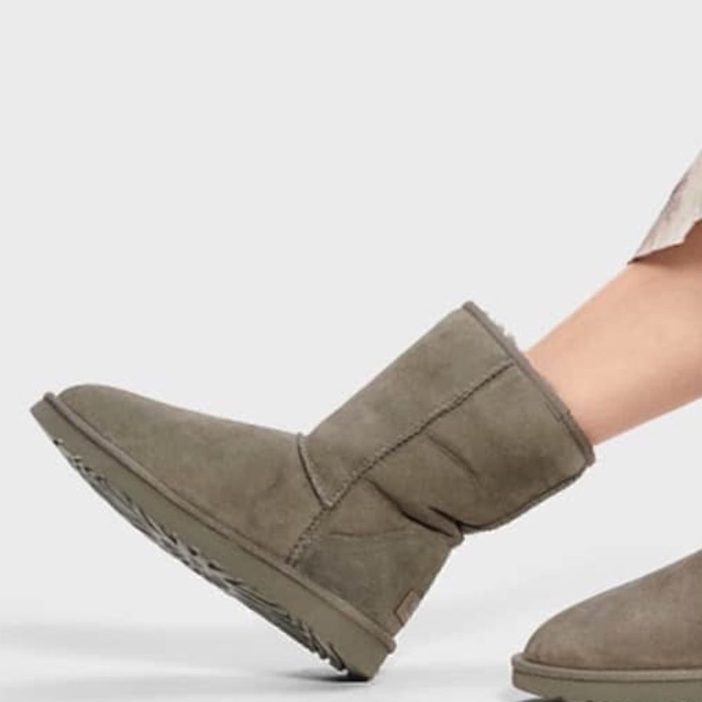 UGG CLASSIC SHORT II BOOT